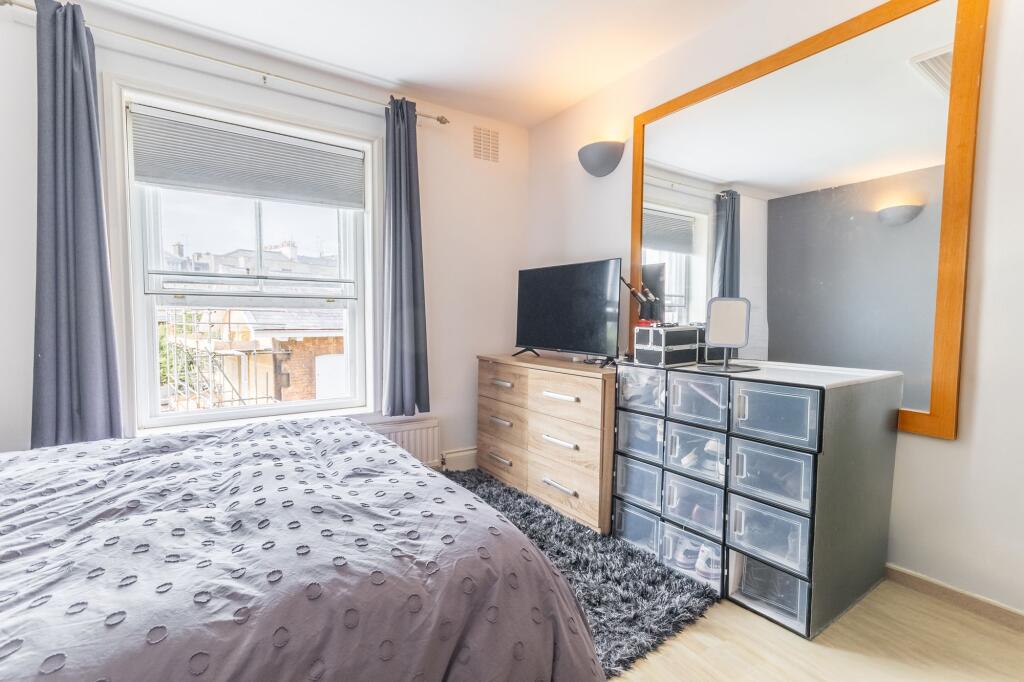 Apartment in Cheltenham, Warden Hill, Montpellier - More