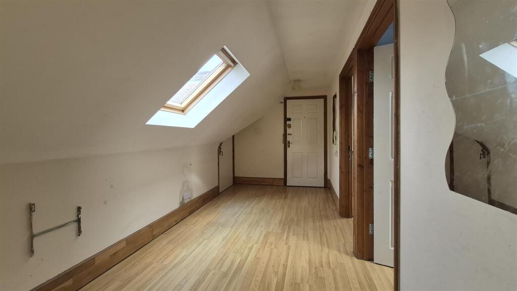 Apartment in Luton - View 5