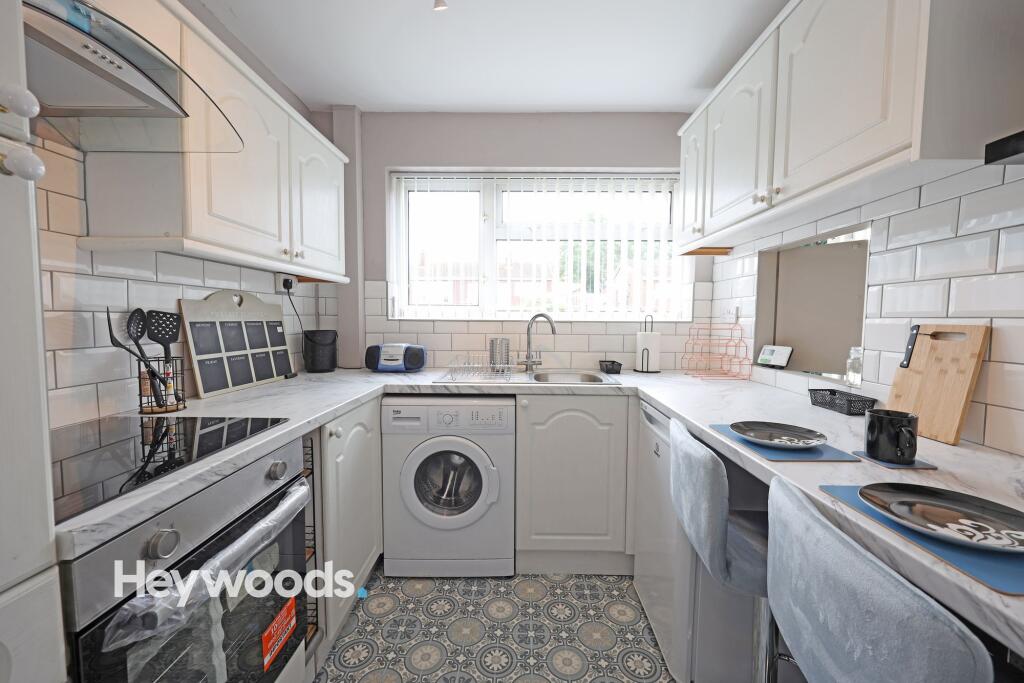Balmoral Close, Stoke-On-Trent, ST4 photo 3