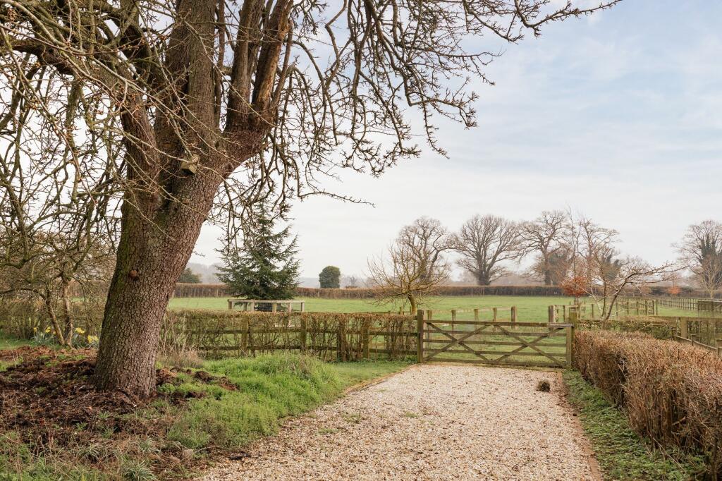 A Quintessential Farmhouse with 9 Acres in Thompson photo 2