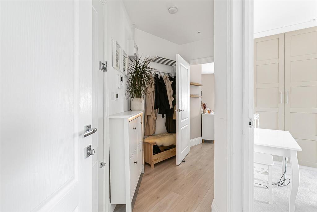 Apartment in Epping Forest, Buckhurst Hill - View 5