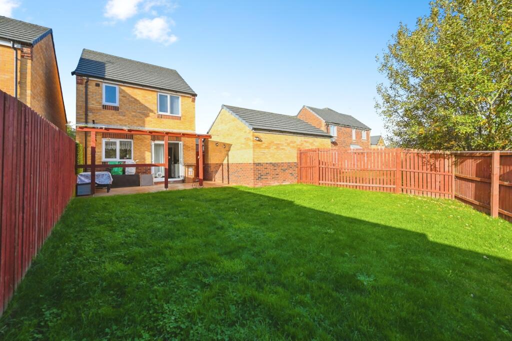 3-bed detached on Cupra Gardens, St. Helens, Merseyside, WA9, £240,000