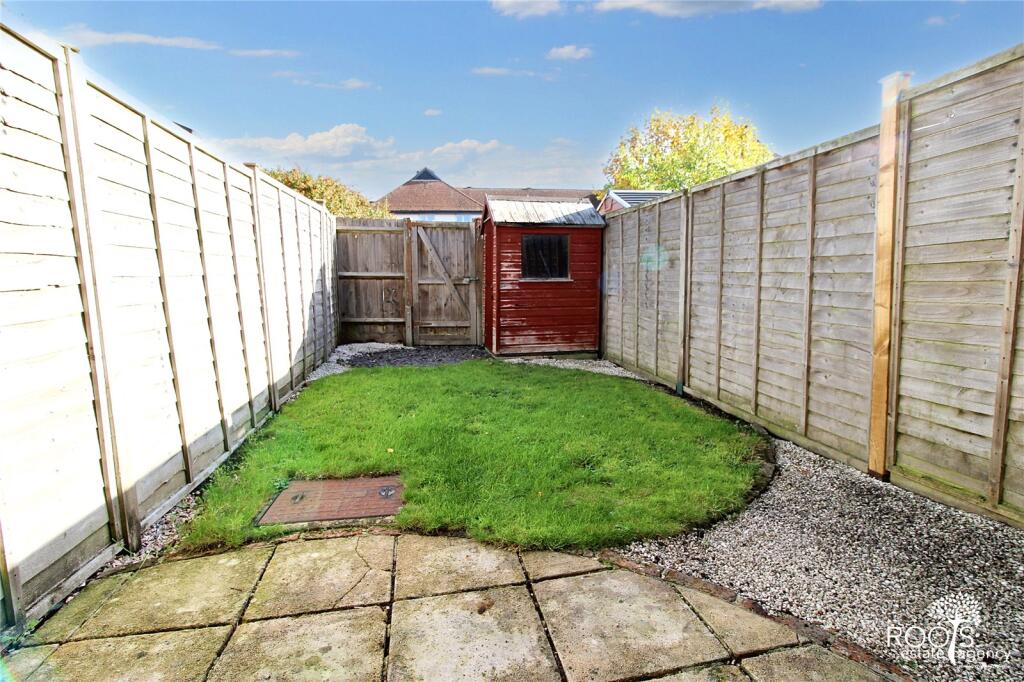 Nideggen Close, Thatcham, Berkshire, RG19 photo 2