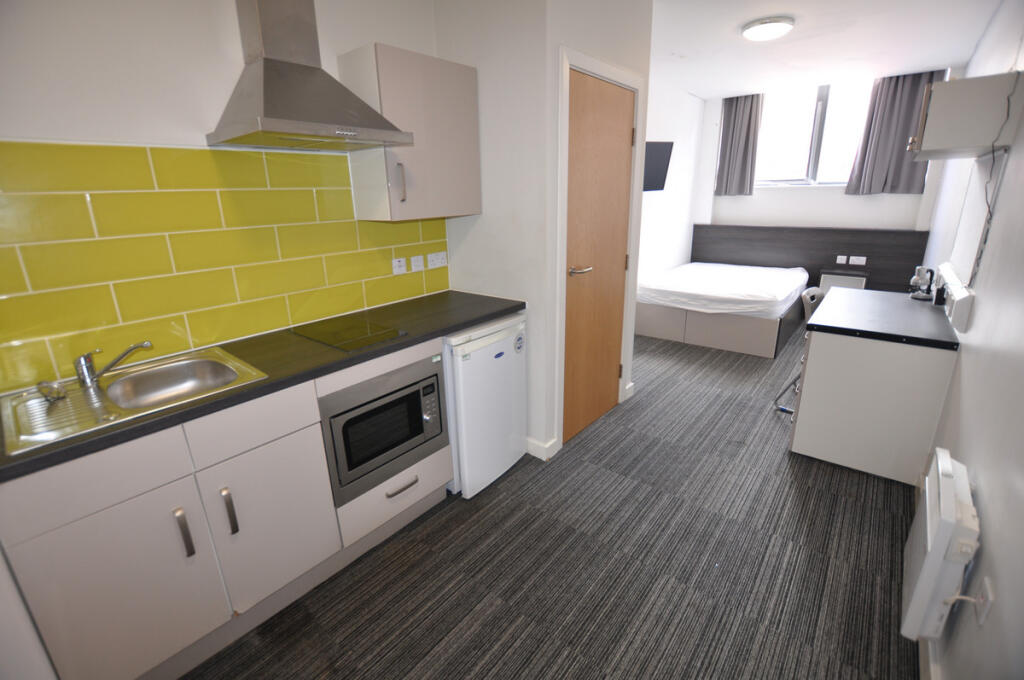 Apartment in Cambridge, Cambridgeshire - View 2