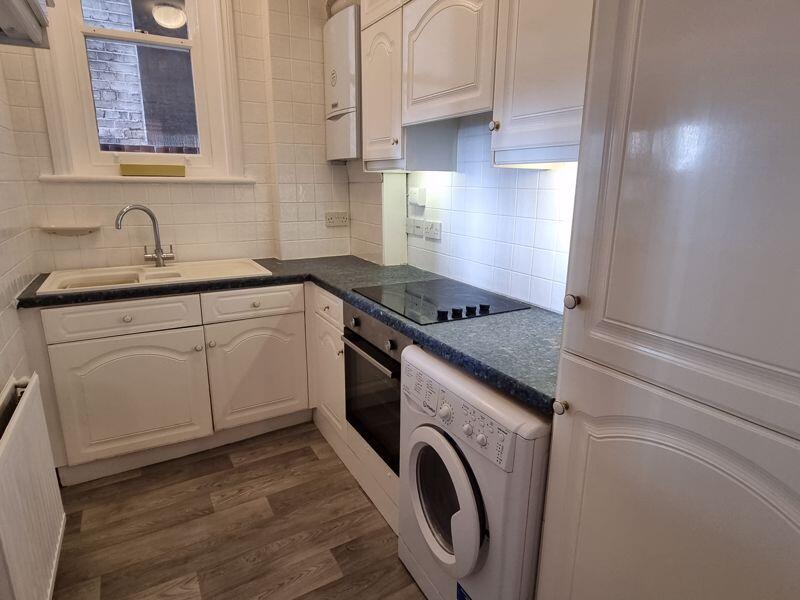Apartment in Southend-on-Sea - View 3