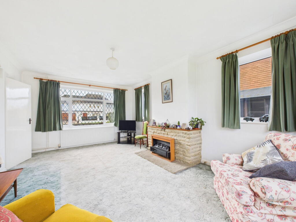 House in Arun, Kingston Gorse, East Kingston - More