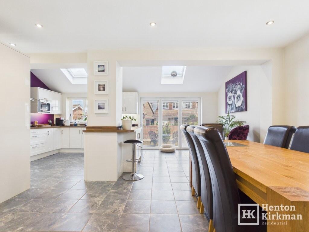 House in Basildon, Queens Park, Billericay - More