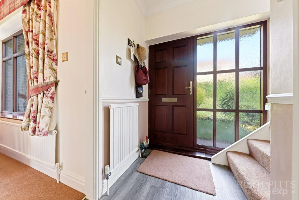 House in Wakefield - View 4
