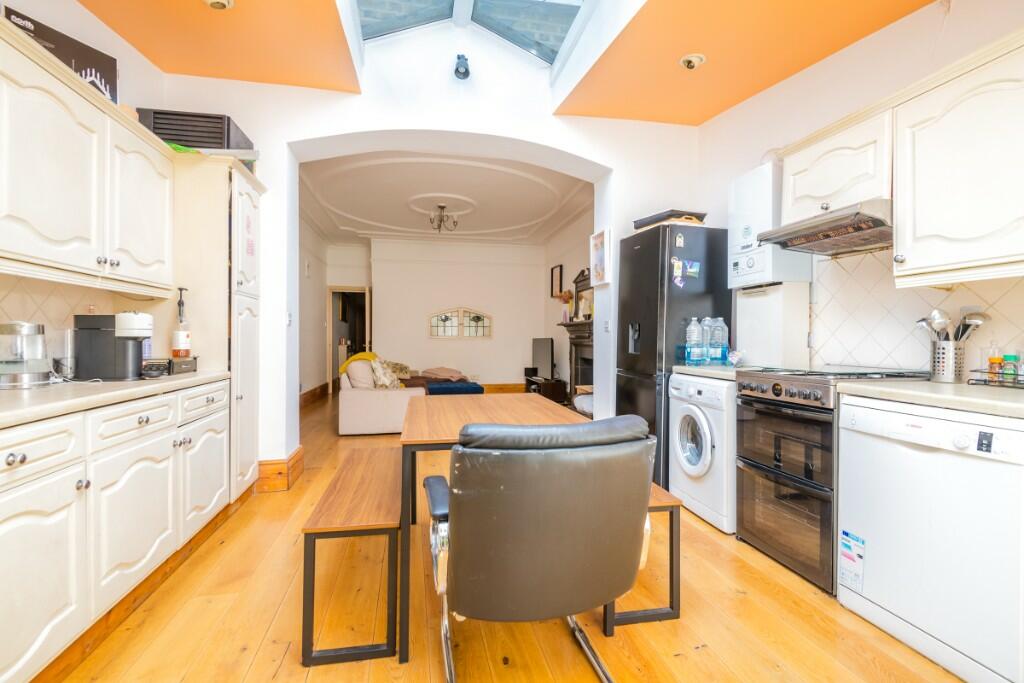 Apartment in London - More