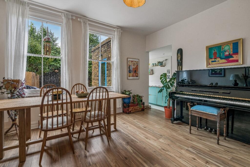 House in London - View 5