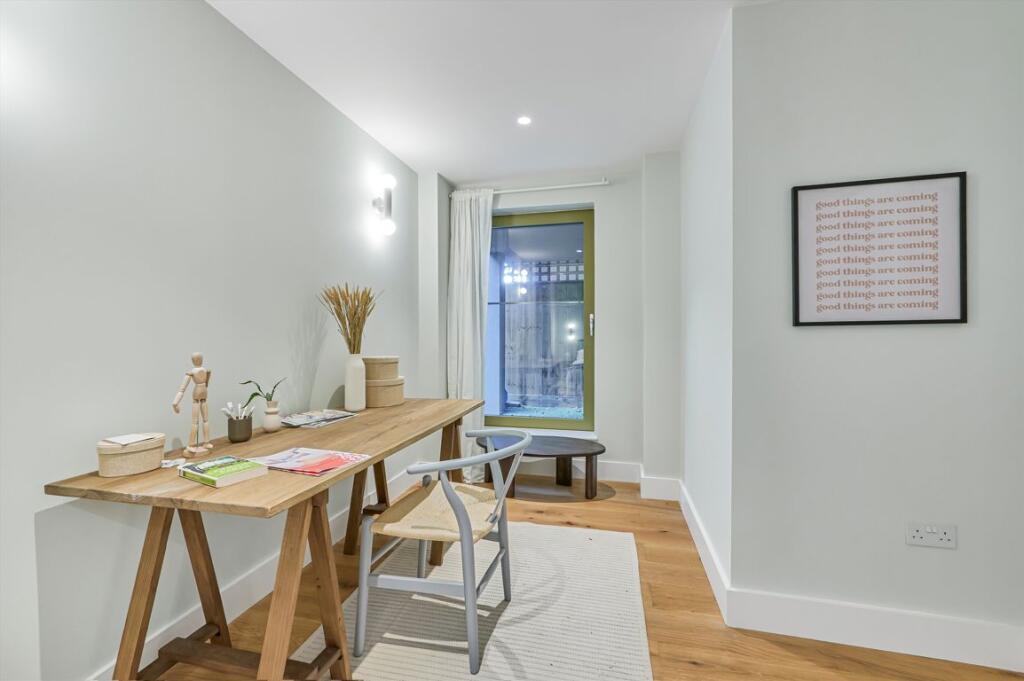Apartment in London - View 5