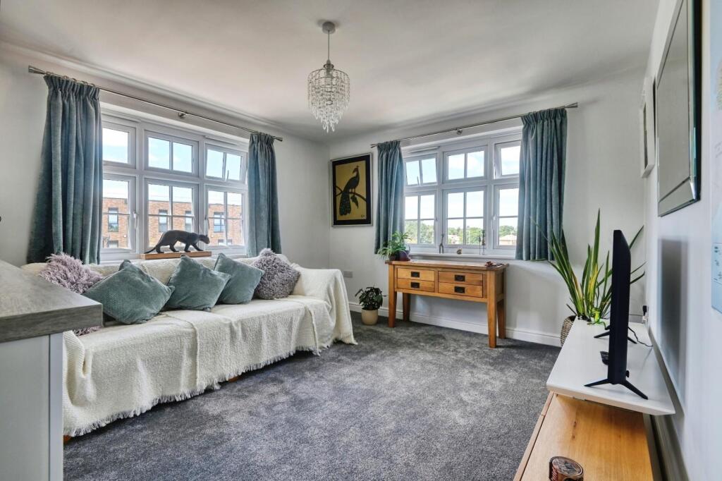 Apartment in Tamworth, Staffordshire - More