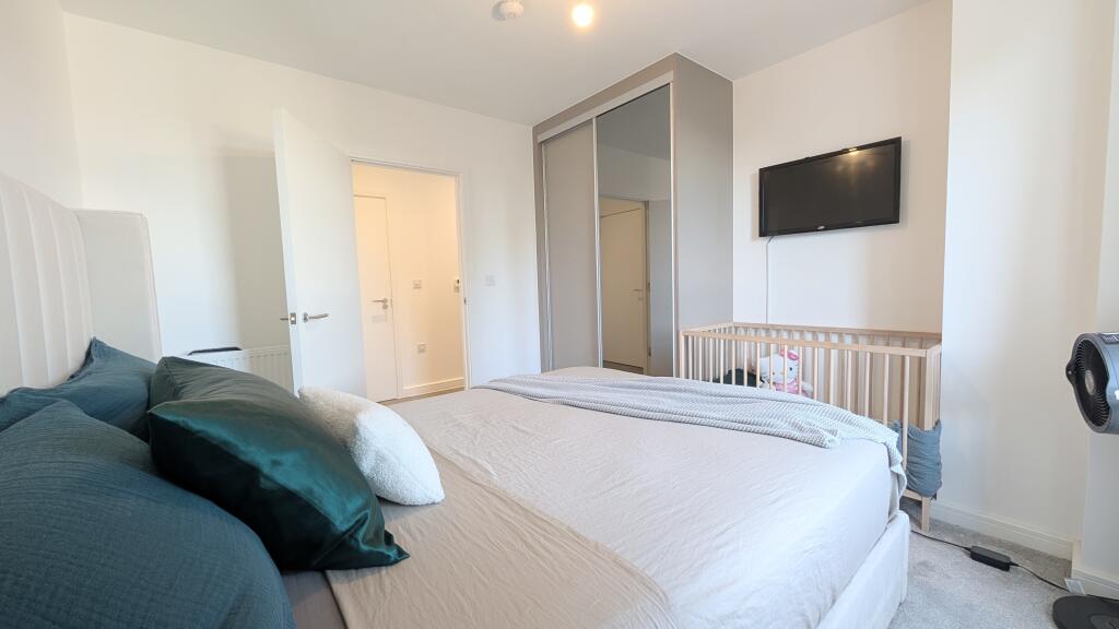 Apartment in Three Rivers, Watford Rural - View 5