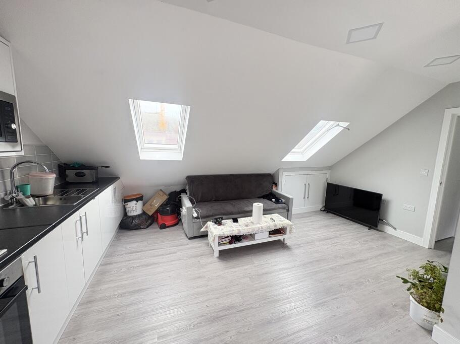 Apartment in Sutton - View 2