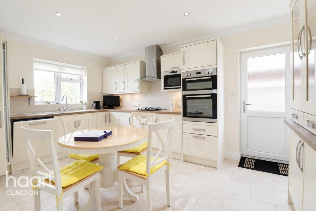 Chilburn Road, Clacton-On-Sea photo 4