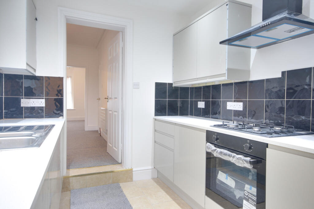 House in Gloucester - View 3