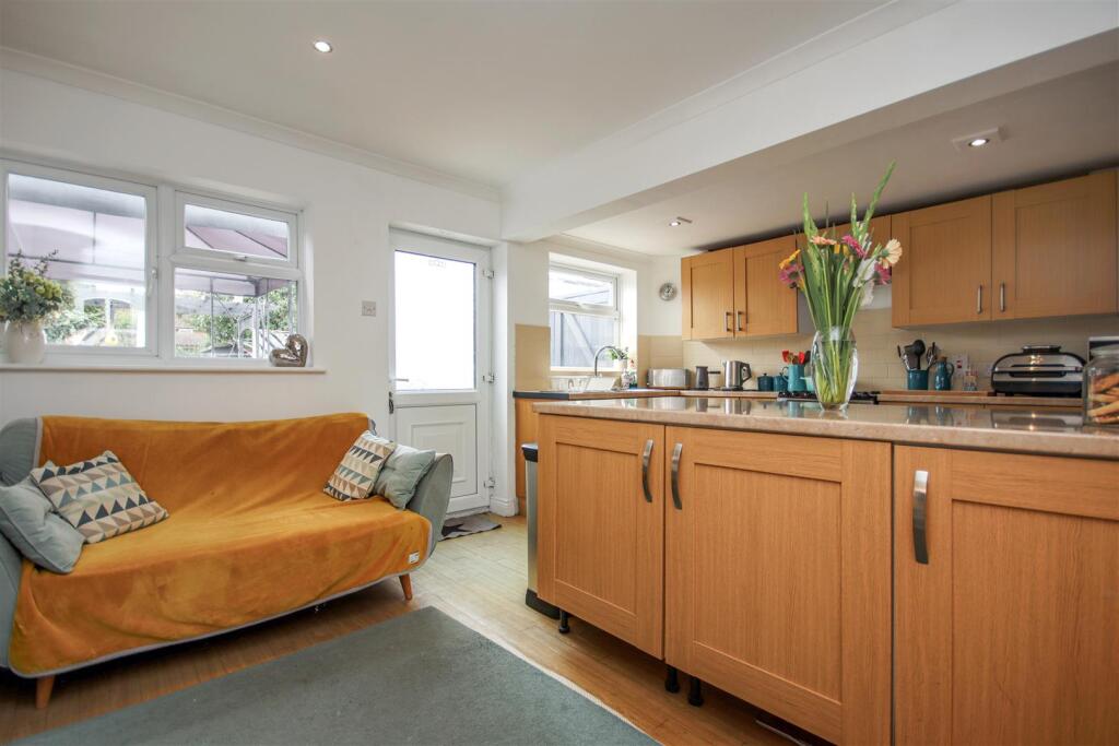 House in Higham Ferrers, North Northamptonshire - More