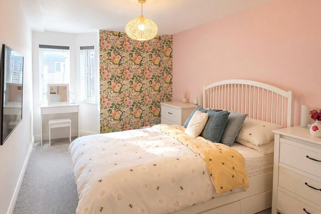 Apartment in Reading - View 4