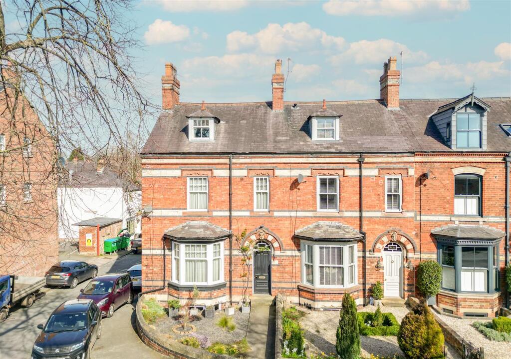 4-bed terraced on Bondgate Green, Ripon, £475,000