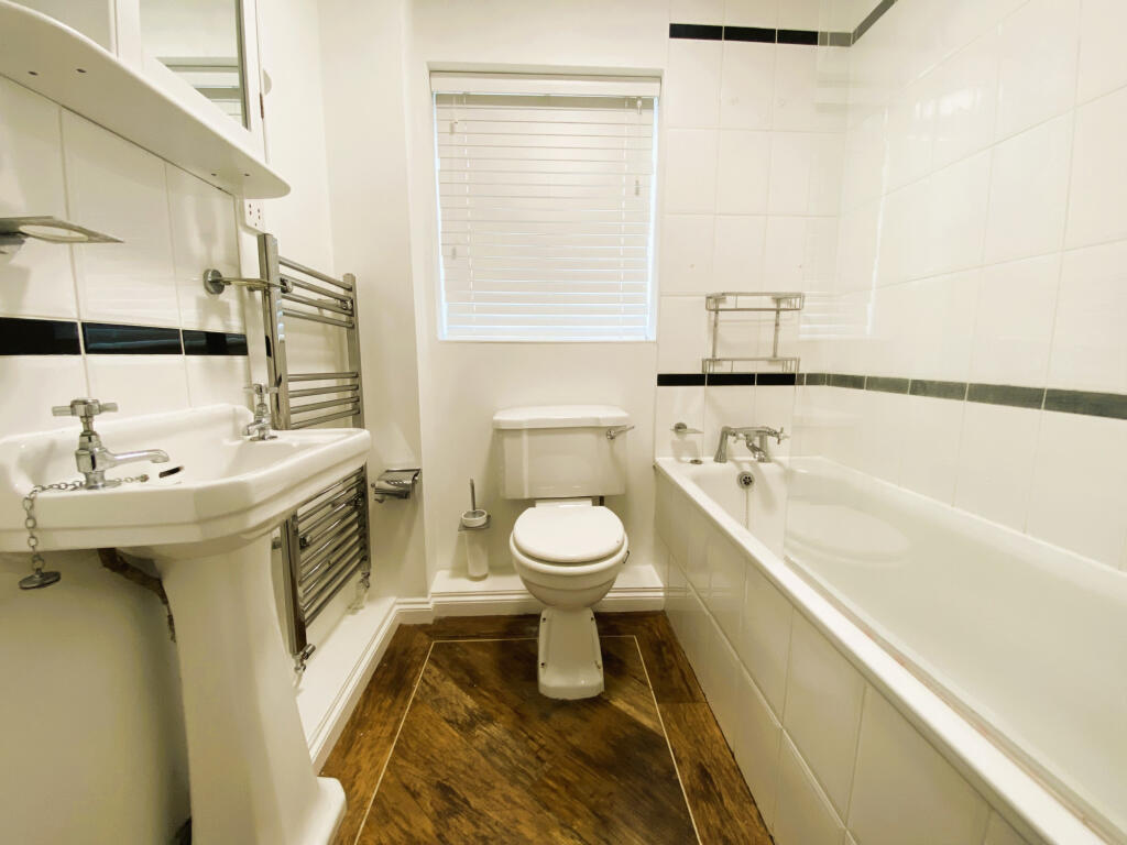 House in Oldham - View 4