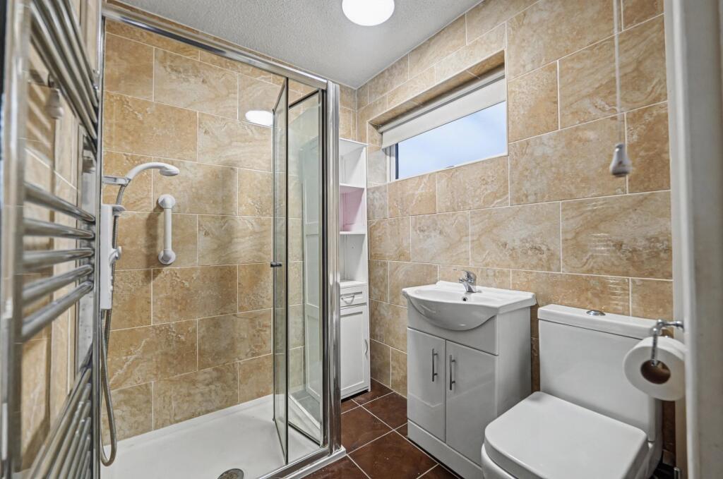 House in Nuneaton and Bedworth, Warwickshire - View 4
