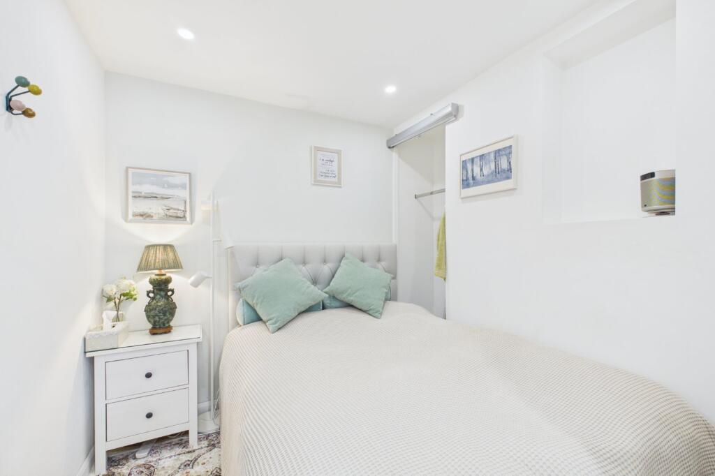 Apartment in Dartford - View 4