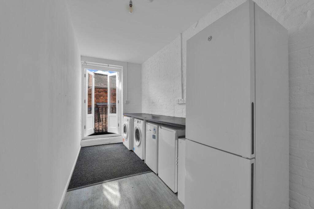 Apartment in Coventry - More
