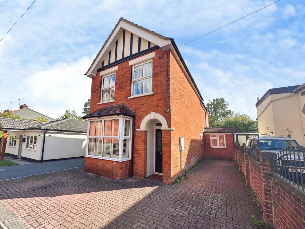 4-bed detached on Albert Street, Fleet, Hampshire, GU51, £575,000