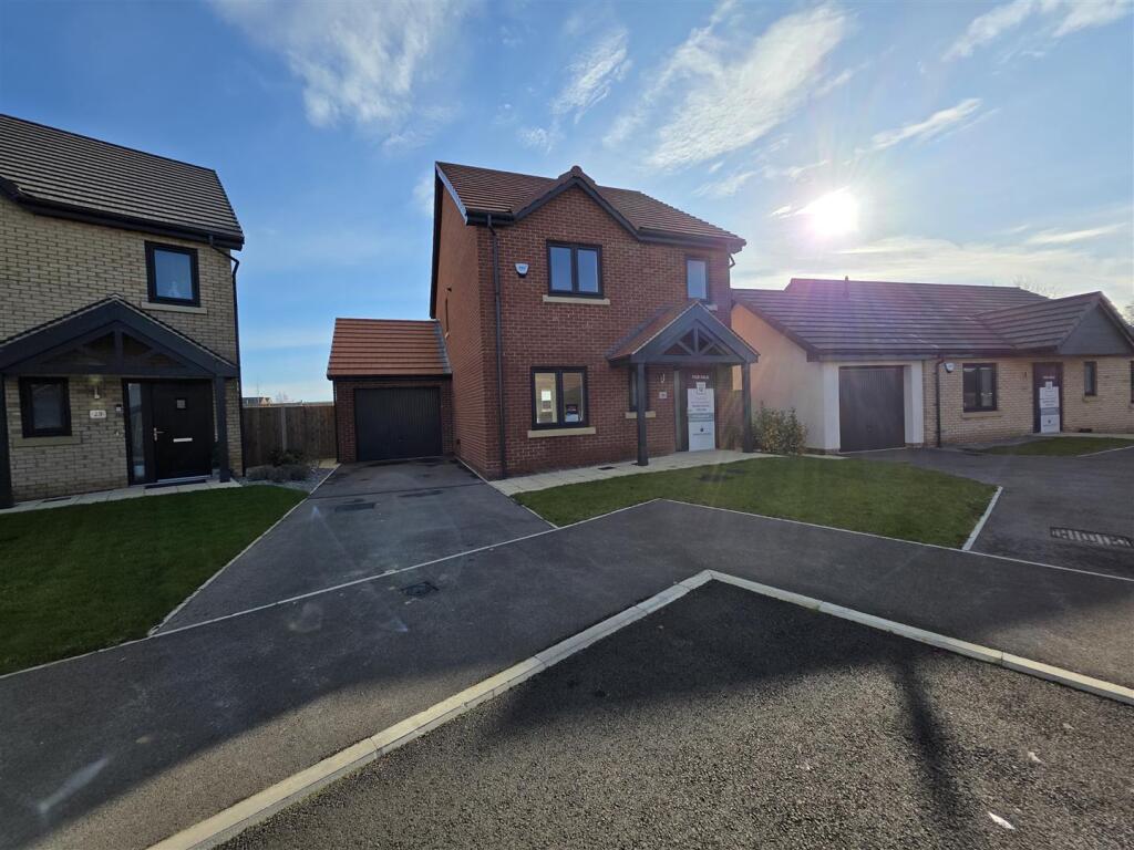 2-bed detached on The Boulevard, Eastfield, Scarborough, £292,000