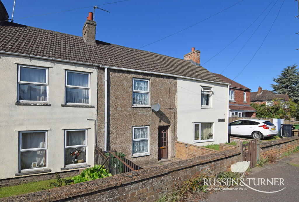 2-bed terraced on Clenchwarton Road, West Lynn, £100,000
