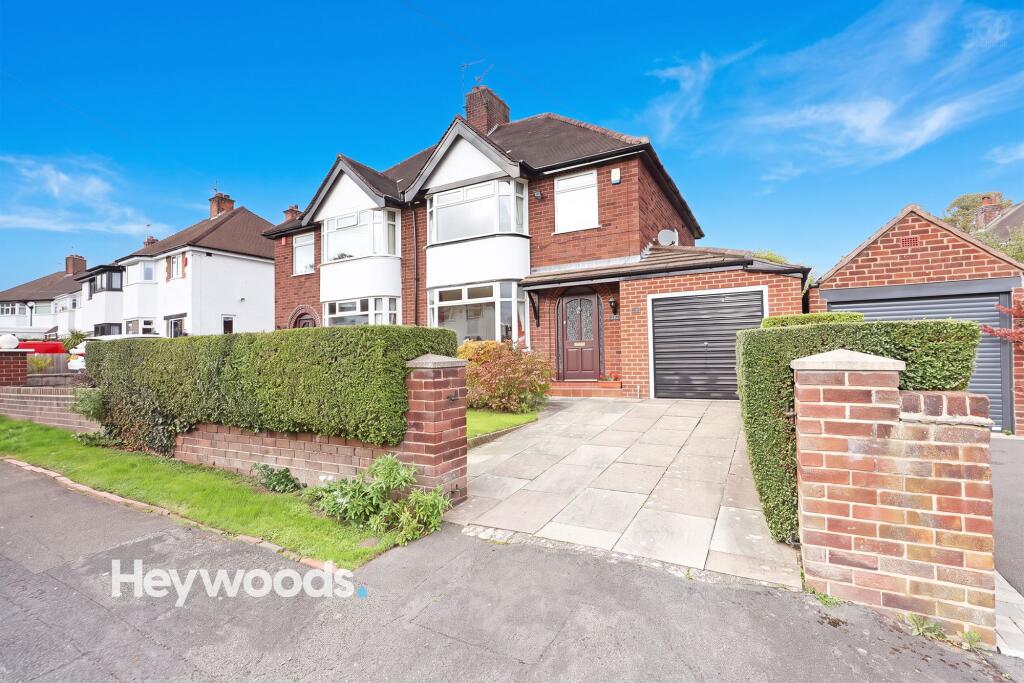 3-bed semi-detached on Doddington Place, Westlands, Newcastle, ST5, £300,000