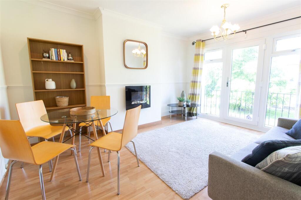 Apartment in Coventry, Stonehouse Estate, Tollbar End - View 2