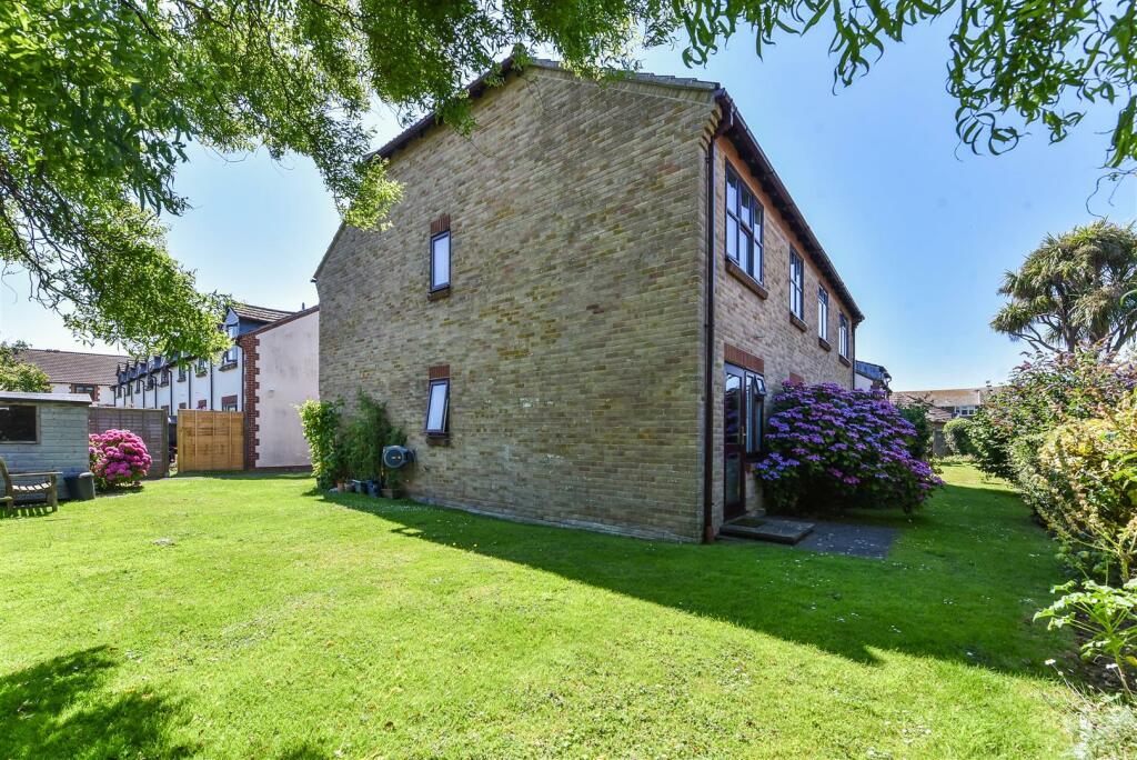 Windmill Court, East Wittering, Chichester photo 3