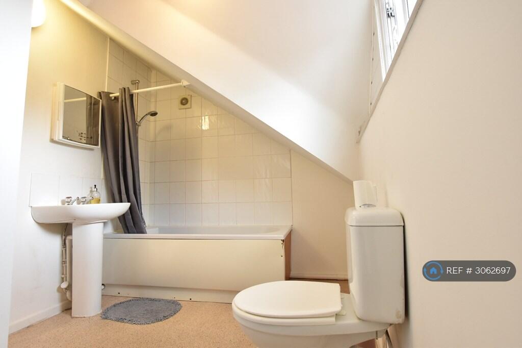 Apartment in Luton - View 5