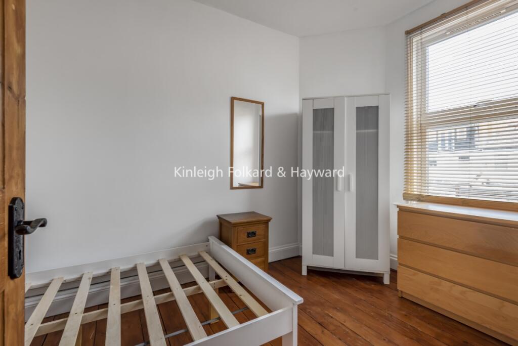 House in London, Tooting Graveney, Summerstown - More