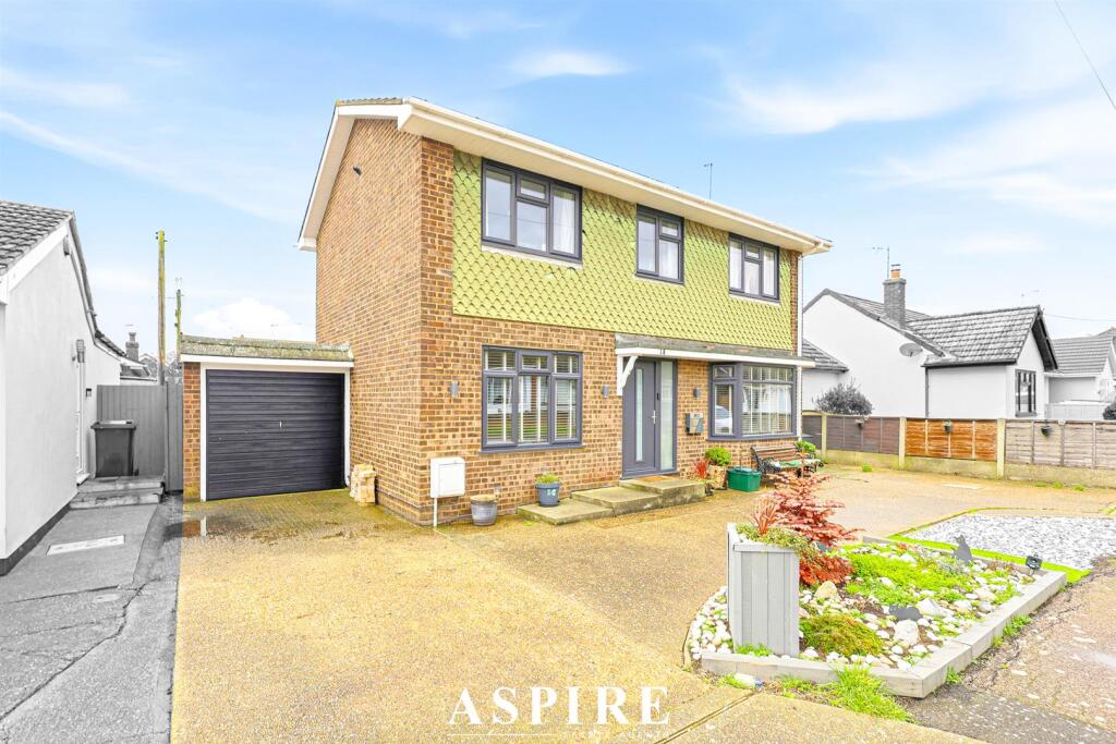 4-bed detached on Chapman Road, Canvey Island, £450,000
