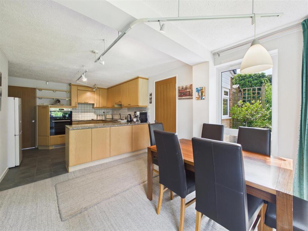 House in North East Derbyshire, Dronfield - View 5