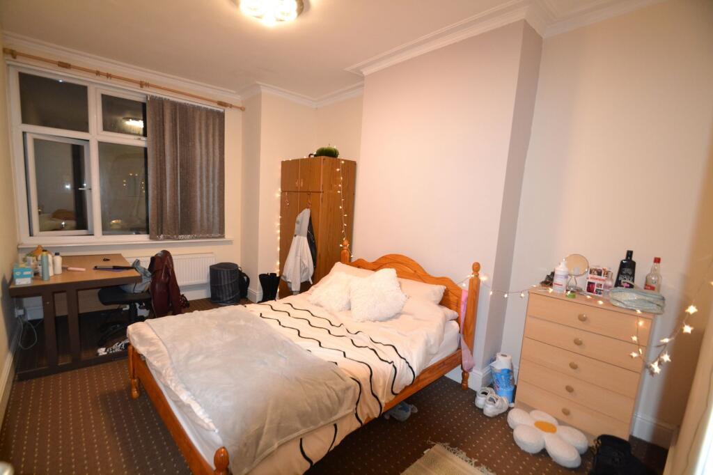 2 bedroom house share for rent