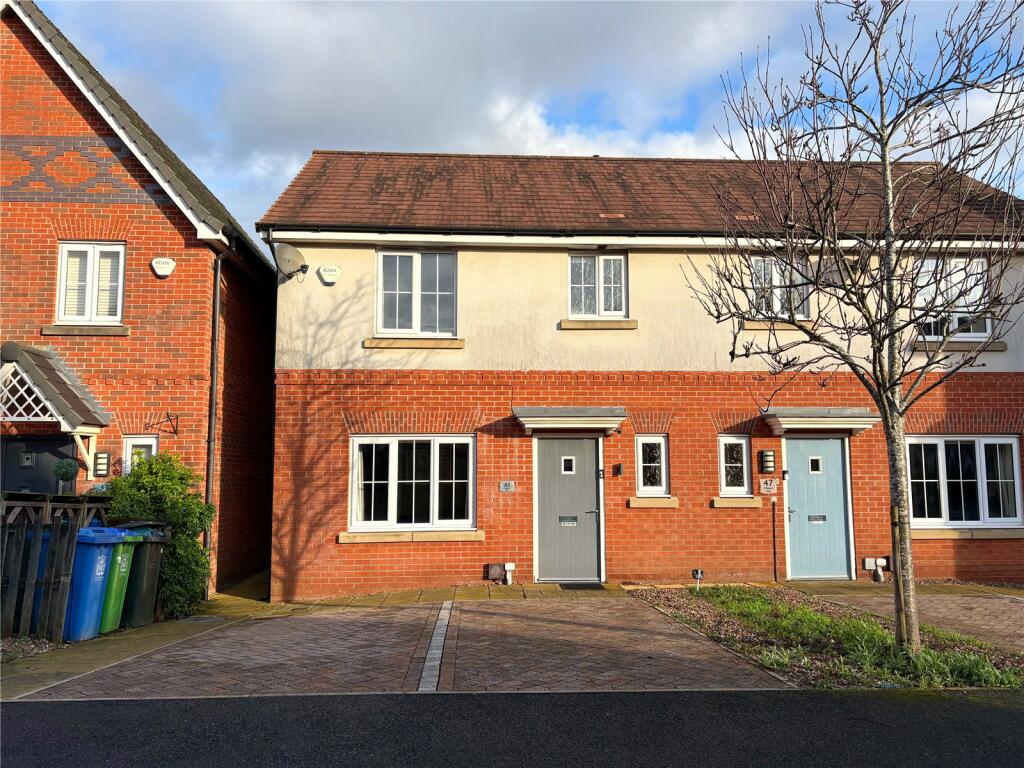 3-bed semi-detached on Trippear Way, Heywood, Greater Manchester, OL10, £250,000