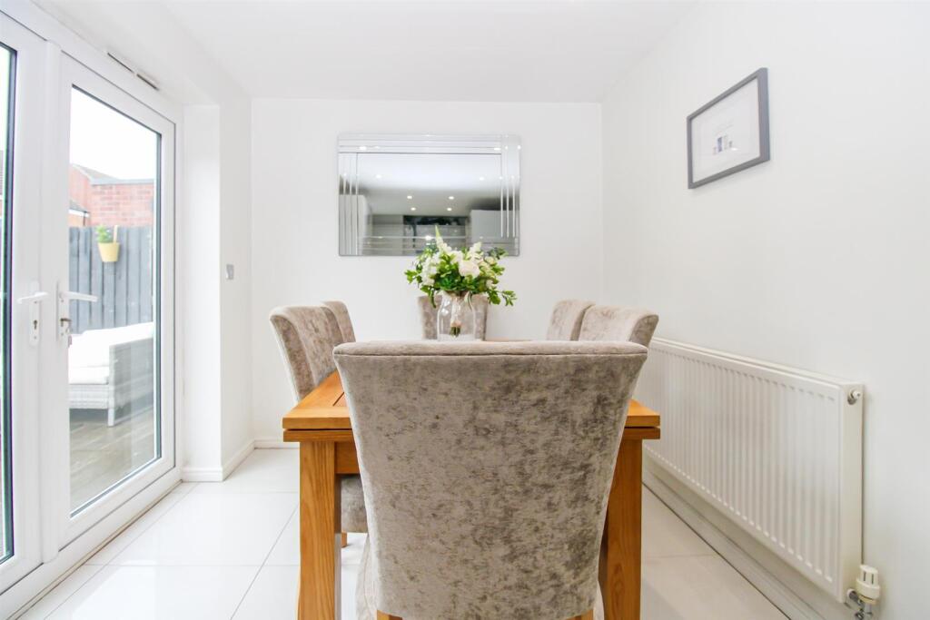 Rock House Way, Ossett photo 4