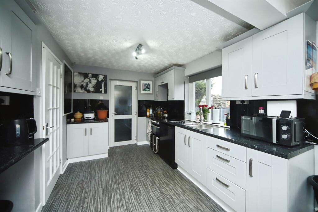 Farm View, Taunton - More