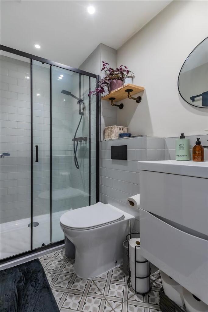 Apartment in Cardiff, Roath - View 5