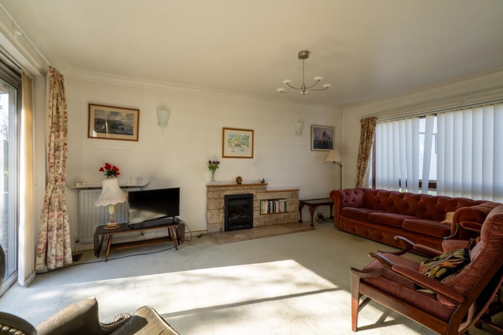 The Larches, Rochester, ME3 7NQ photo 3