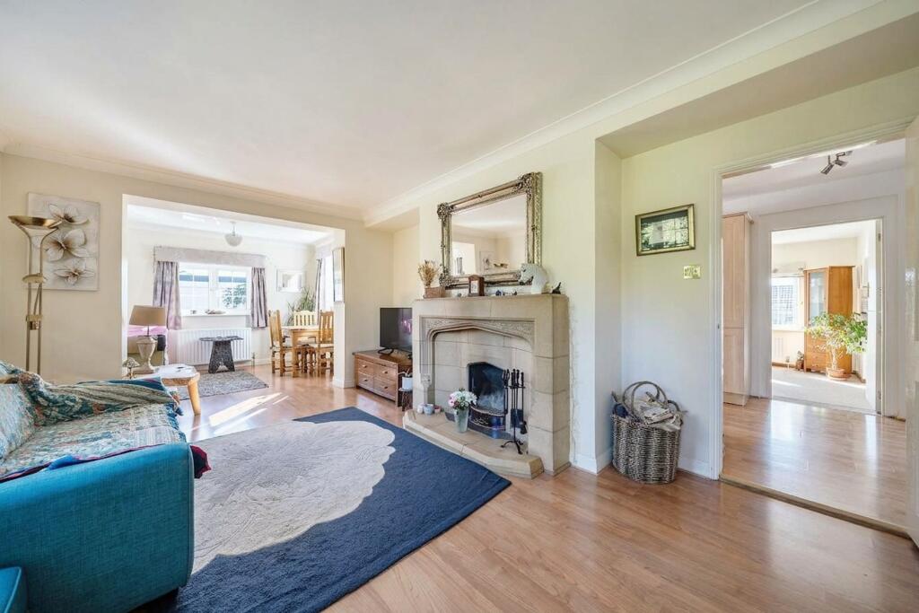 Holders Road, Amesbury, SP4 photo 2