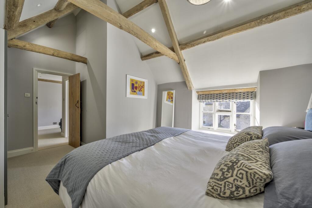 House in Gloucester - View 4
