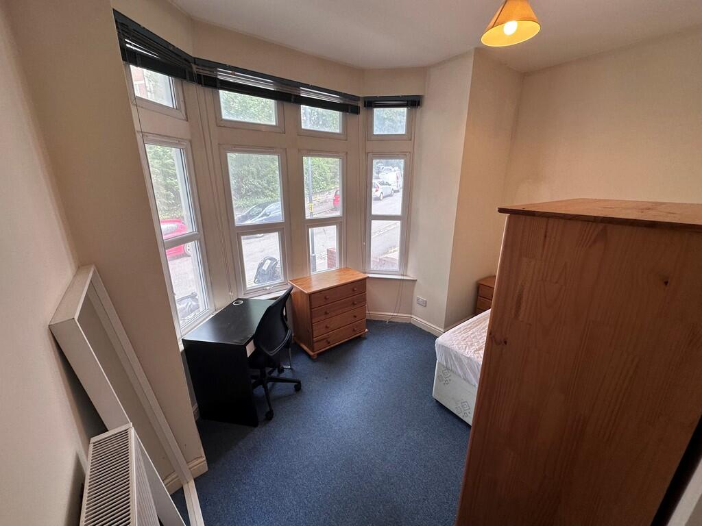 5 bedroom maisonette for rent