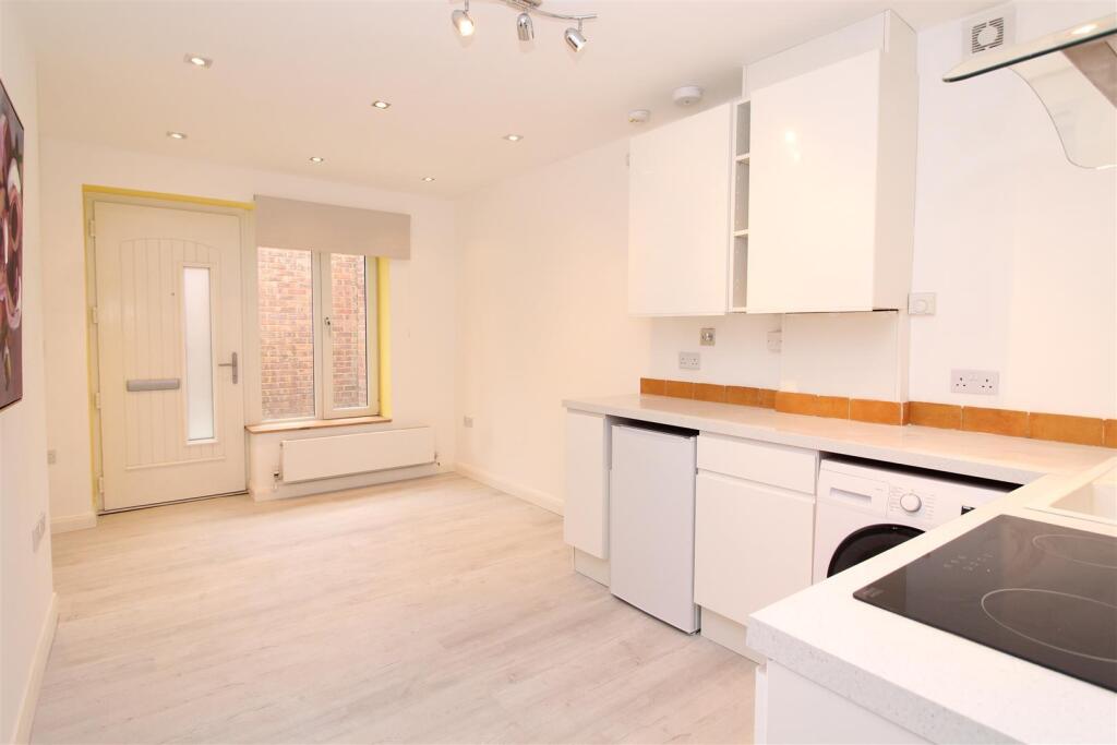 Apartment in St Albans, Fleetville - View 5