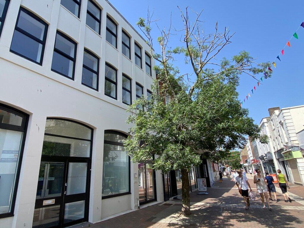 2-bed flat on High Street, Poole, BH15, £250,000