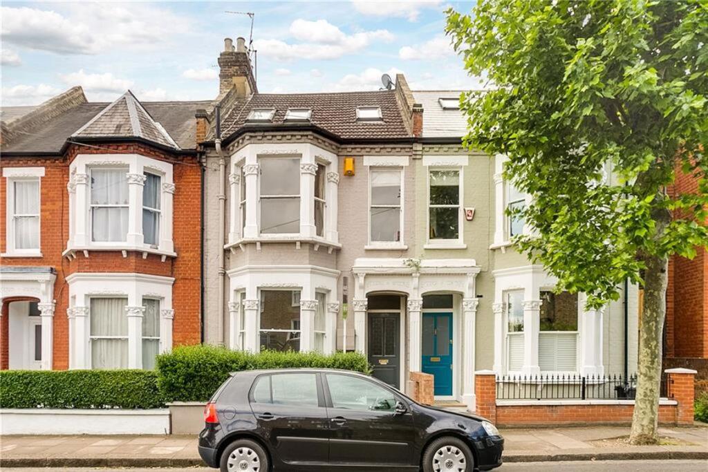 Main image of property: Ravenslea Road, Balham