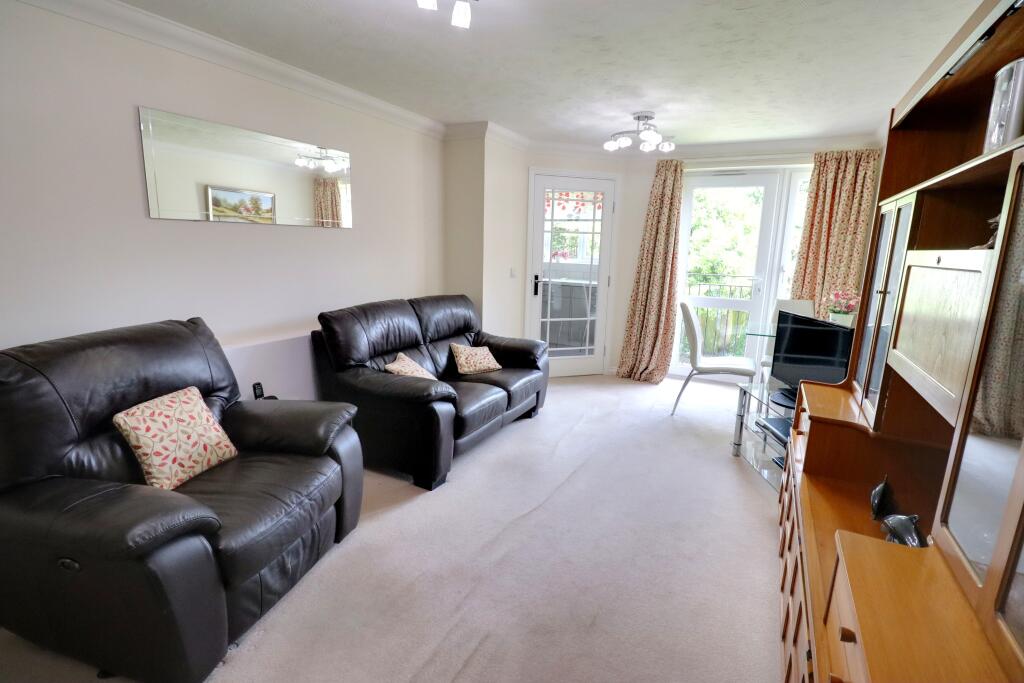 Apsley Lodge, London Road, Waterlooville photo 4